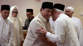 Capres Koalisi Indonesia Maju (KIM) Prabowo Subianto menghadiri silaturahmi bersama para kiai khos daerah Jawa Timur. (Dok. Tim Media Prabowo) 
