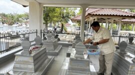 Calon Presiden Koalisi Indonesia Maju, Prabowo Subianto di kampung keluarga besar Eyang Kakung Prabowo yang ada di Banyumas. (Dok. Tim Media Prabowo Subianto)

