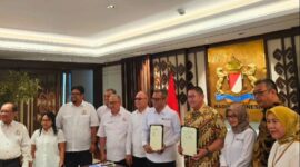 Foto : Kadin Indonesia dan BNSP jalin kerja sama melalui penandatanganan Nota Kesepahaman tentang Sinergitas Sertifikasi Kompetensi Kerja Nasional di Menara Kadin Indonesia, Jakarta, (5/2/24). (Doc.BNSP)