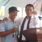 Ketua Komisi IV DPR RI, Titiek Soeharto saat meninjau jalanya panen raya bersama Menteri Pertanian Andi Amran Sulaiman di Kabupaten Bantul. (Dok. Kementerian Pertanian)

