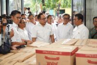 Menteri Pertanian (Mentan) Andi Amran Sulaiman menggelar Operasi Pasar Pangan Murah untuk menstabilkan harga bahan pokok jelang Ramadan dan Idulfitri. (Dok. Kementan)